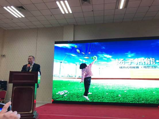 同一片蓝天共享 同一个目标共赢 花季传媒APP下载安装热能系列产品震撼发布